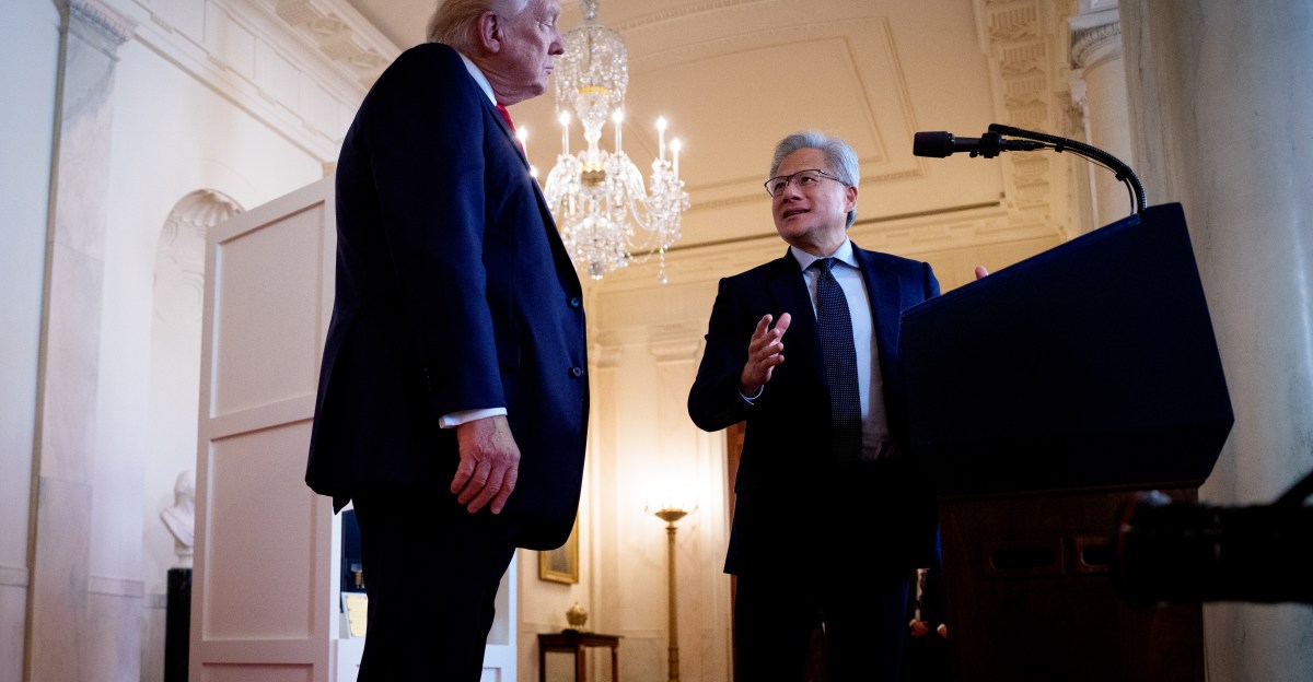 Perdebatan sengit di balik langkah Trump menjual chip AI ke Tiongkok